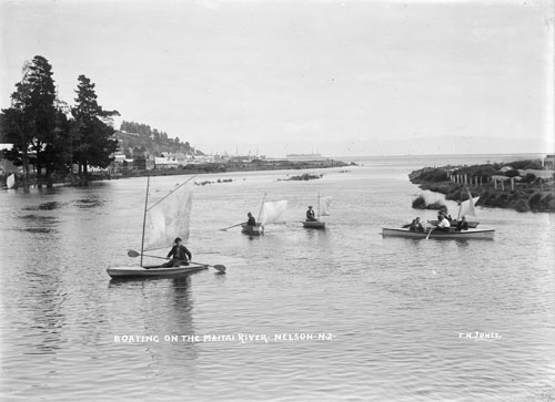 Sailing canoes