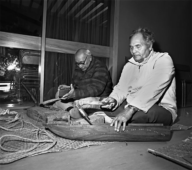 Porirua Tokelauans display their carvings, 1990 