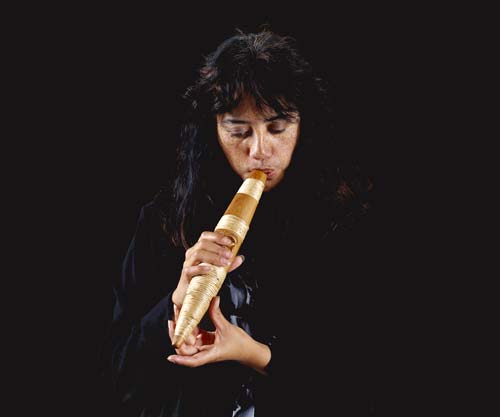 Playing the pūtorino