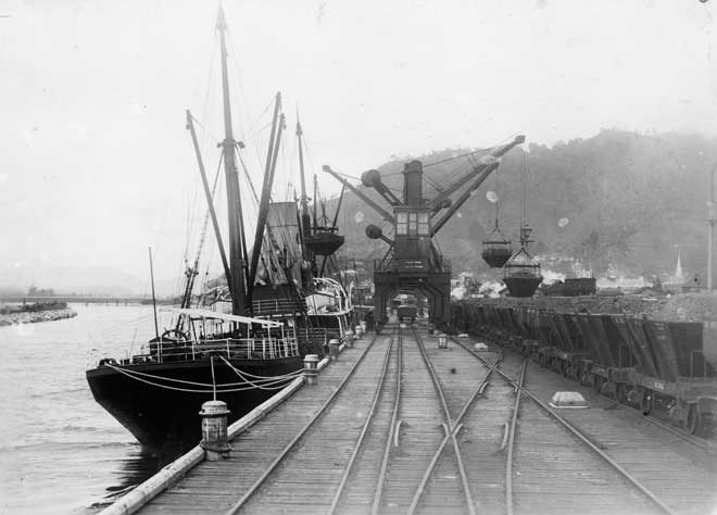 Loading coal