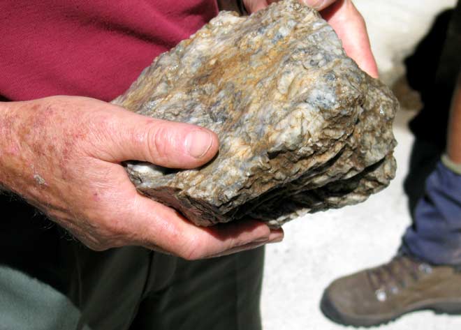 Gold-bearing quartz