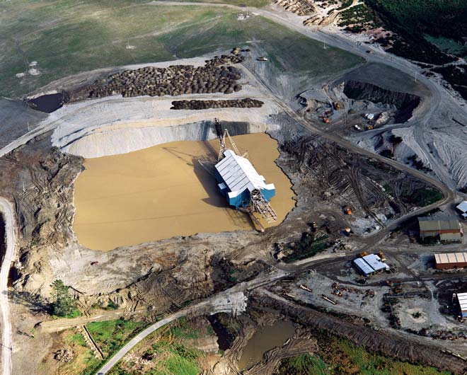 Dredge in a pond, 1995