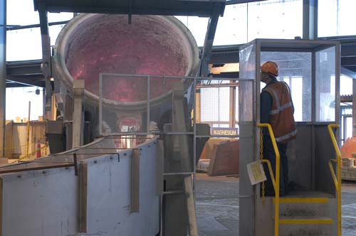 Smelting aluminium