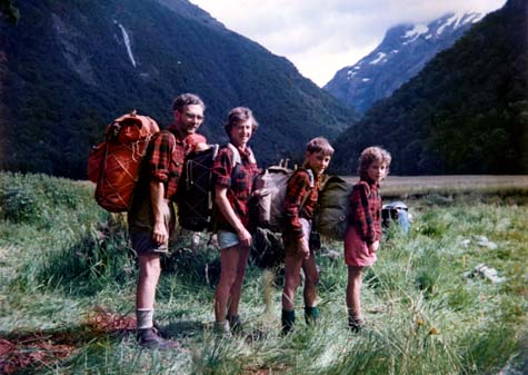 Tramping family, 1975
