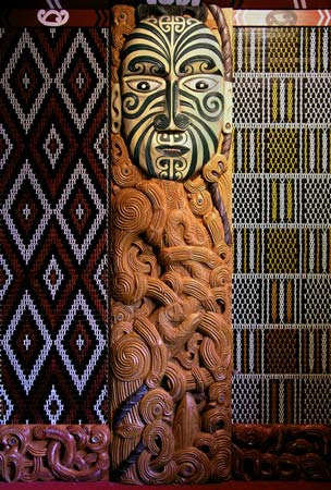 Nuku-pewapewa carving