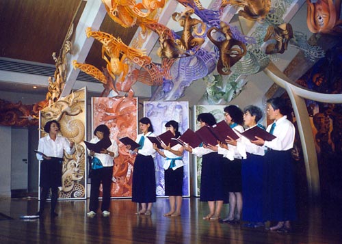 The Sangatsu-kai choir