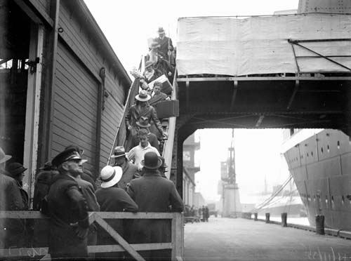 Immigrants arriving in Wellington