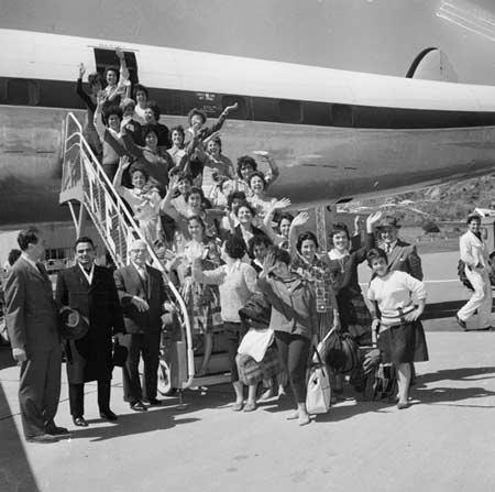 Greek women arrive in Wellington, 1962