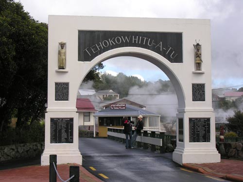 Memorial gateway, Whakarewarewa