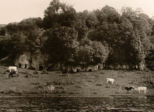 Pukurahi pā storage caves