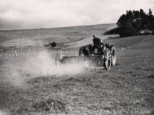 Ground spreader