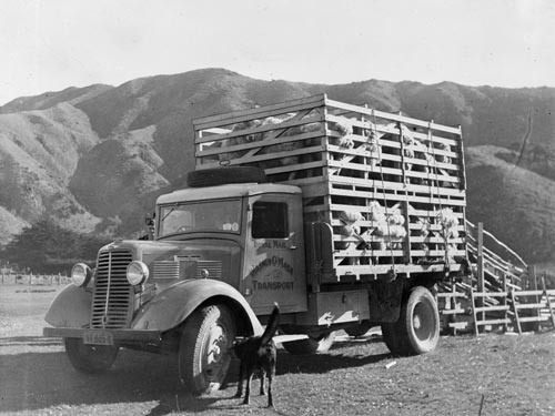 Double-decker stock truck, 1940