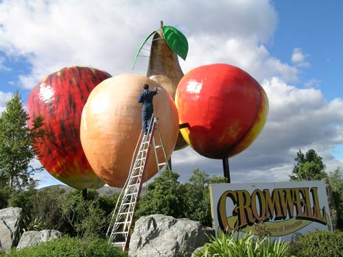 Cromwell sculpture 