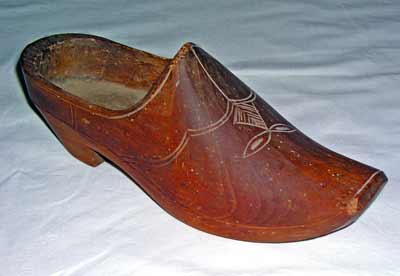 Wooden clog 