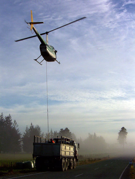 Lifting bales by helicopter 