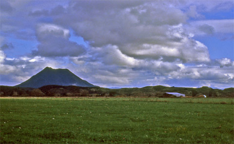 Pūtauaki mountain
