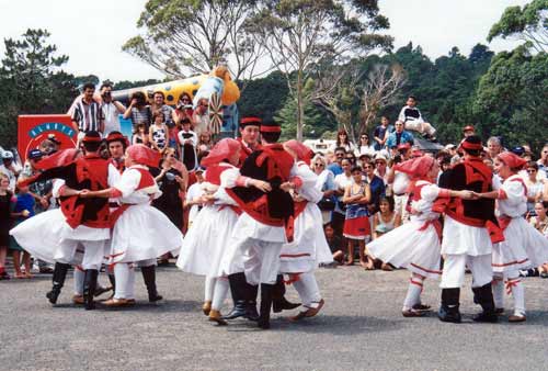 Kola dancing 