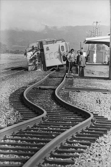 Twisted railway tracks, Edgecumbe