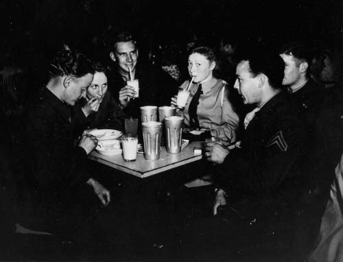 Eating out American style, 1942