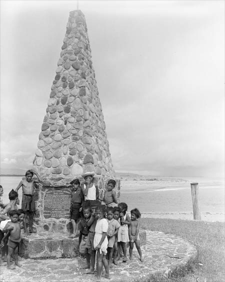 Maketū memorial