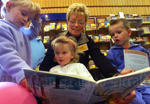 Children listen to an Afrikaans story