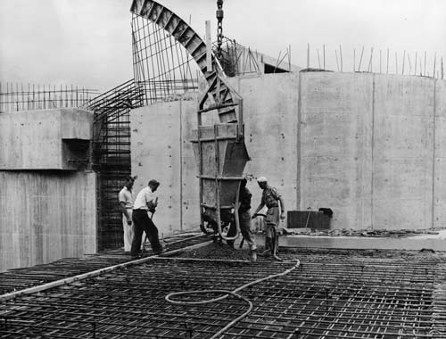 Construction of the Moutoa floodgates