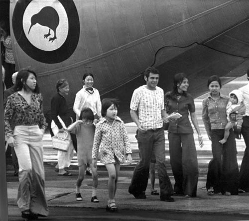 Evacuees from Saigon, 1975