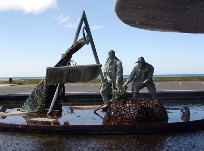‘Trawlermen’ sculpture, Napier