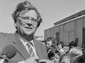 David Lange and schoolchildren, 1985