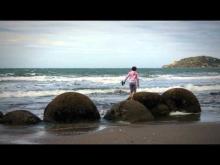 Video: The Moeraki boulders - Roadside Stories