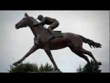 Statue of Phar Lap and rider in Timaru
