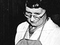  Doris Lusk teaching pottery