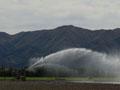 Moving irrigation unit