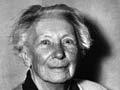 Estelle Girda Beere, 1958